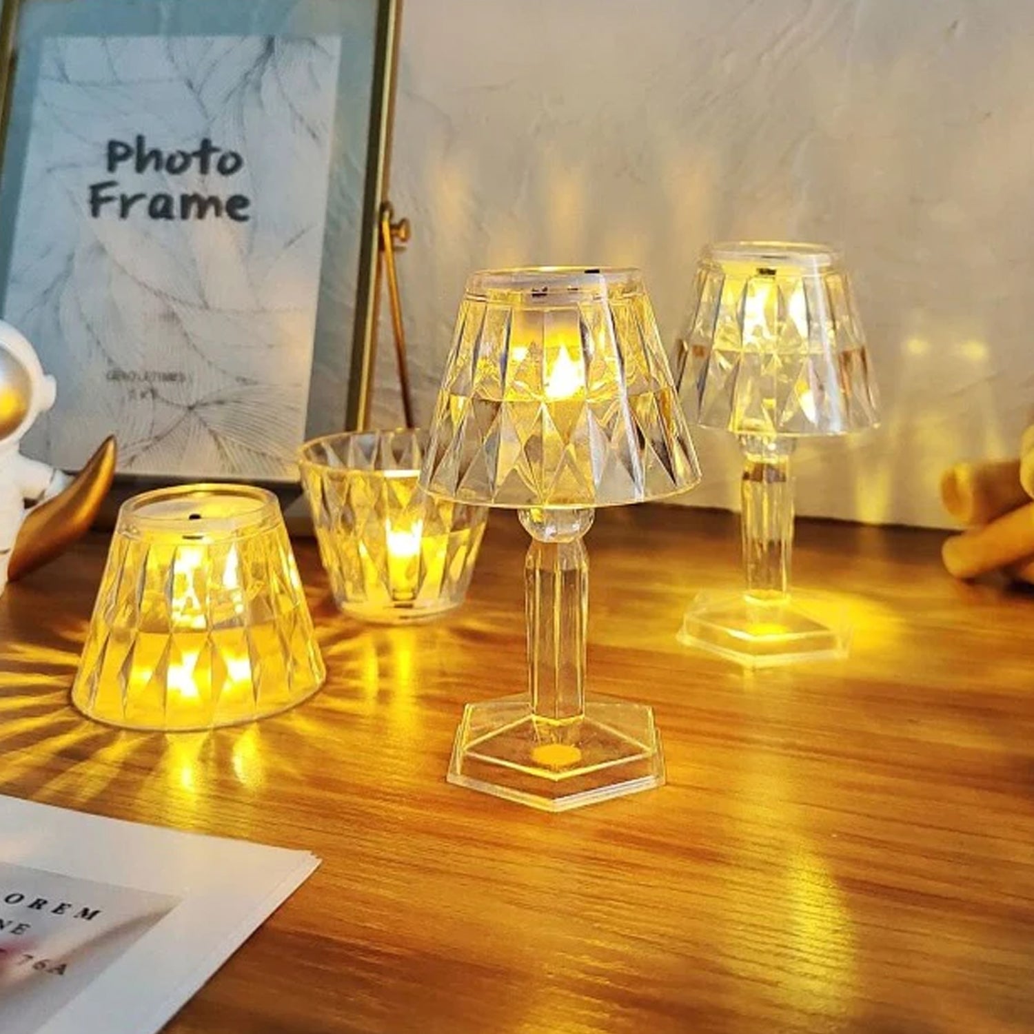 2-in-1 crystal lamp with elegant design. 2-in-1 crystal lamp with elegant design.